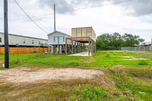 437 16th Street, San Leon, TX 77539