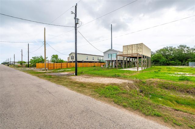 437 16th Street, San Leon, TX 77539