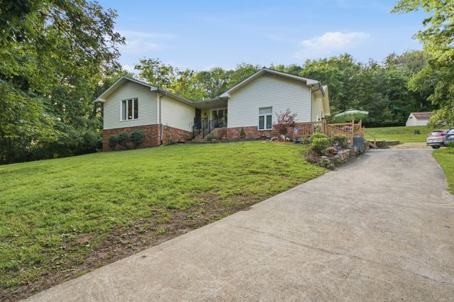 1053 Hillview Dr, Hendersonville, TN 37075