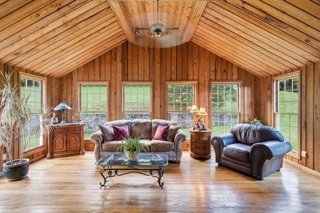 1053 Hillview Dr, Hendersonville, TN 37075
