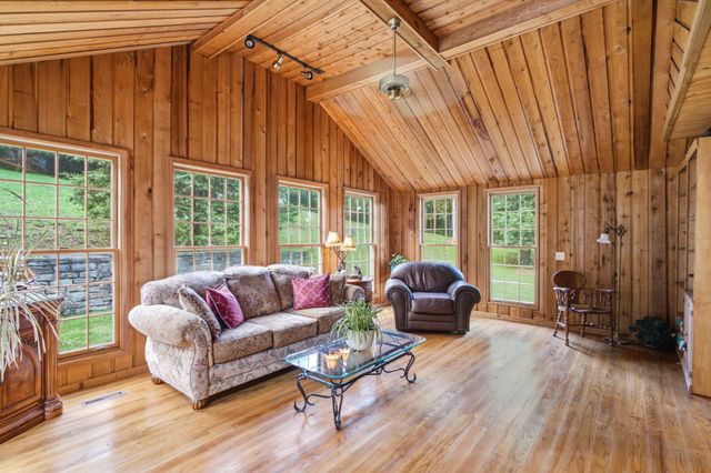 1053 Hillview Dr, Hendersonville, TN 37075