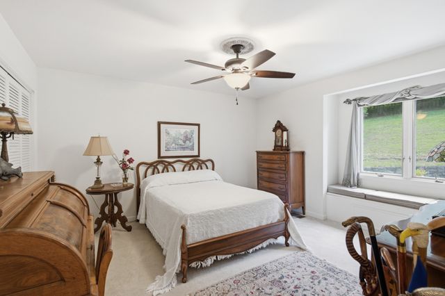 1053 Hillview Dr, Hendersonville, TN 37075