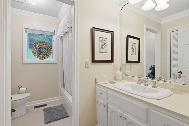 1053 Hillview Dr, Hendersonville, TN 37075