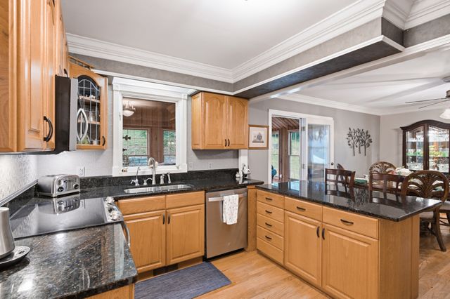 1053 Hillview Dr, Hendersonville, TN 37075