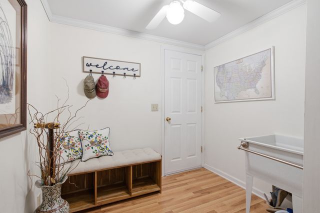 1053 Hillview Dr, Hendersonville, TN 37075