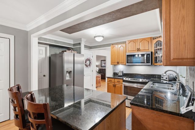 1053 Hillview Dr, Hendersonville, TN 37075