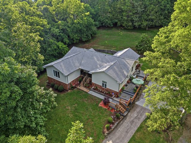 1053 Hillview Dr, Hendersonville, TN 37075