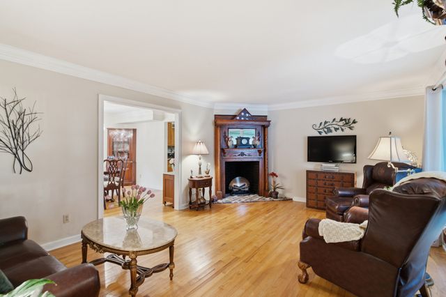 1053 Hillview Dr, Hendersonville, TN 37075