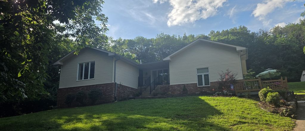 1053 Hillview Dr, Hendersonville, TN 37075
