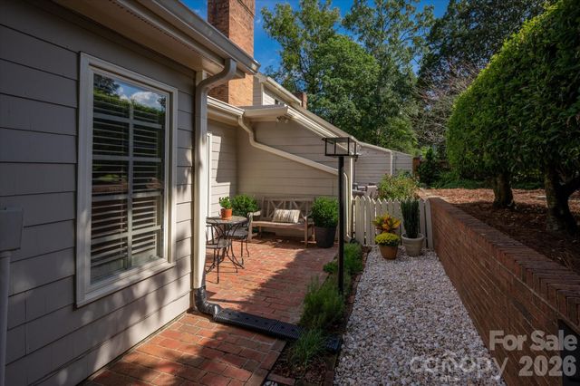 1804 Meadowood Lane, Charlotte, NC 28211