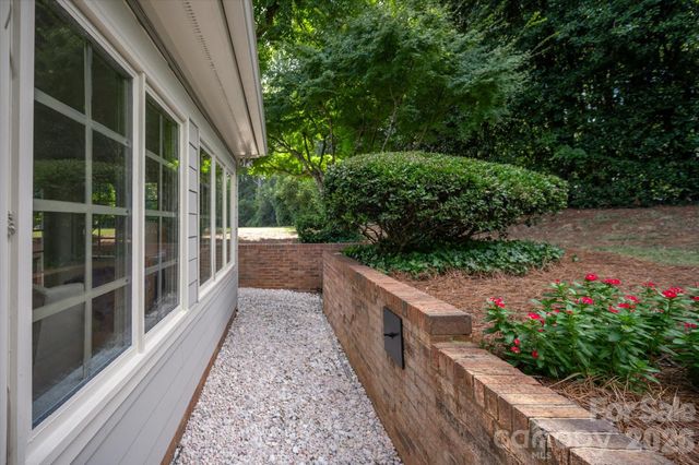 1804 Meadowood Lane, Charlotte, NC 28211