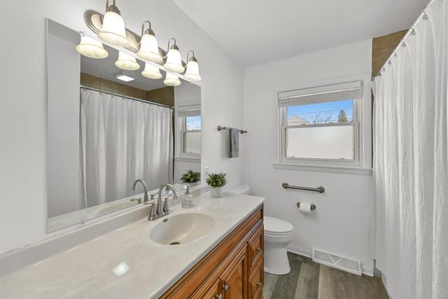 N85W17294 Lee PLACE, Menomonee Falls, WI 53051