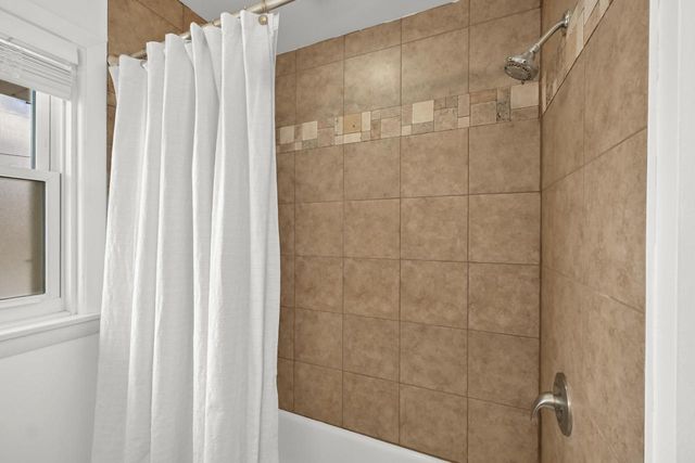 N85W17294 Lee PLACE, Menomonee Falls, WI 53051