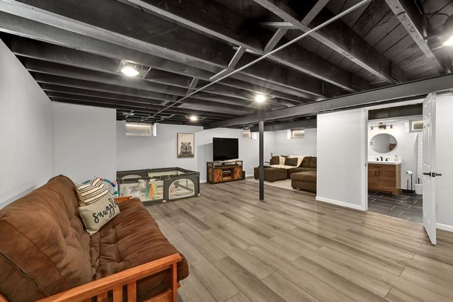 N85W17294 Lee PLACE, Menomonee Falls, WI 53051