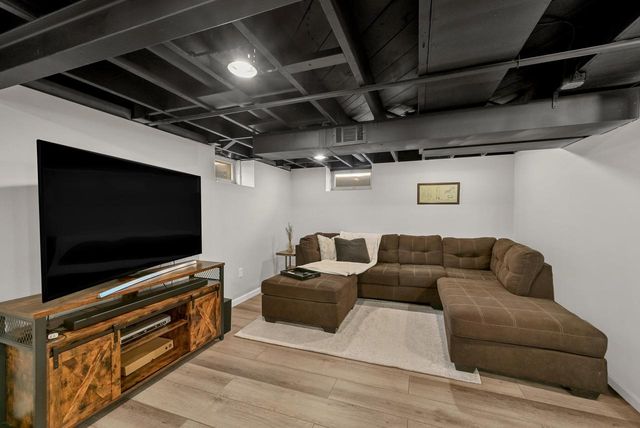 N85W17294 Lee PLACE, Menomonee Falls, WI 53051