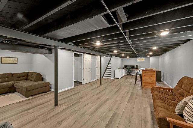 N85W17294 Lee PLACE, Menomonee Falls, WI 53051