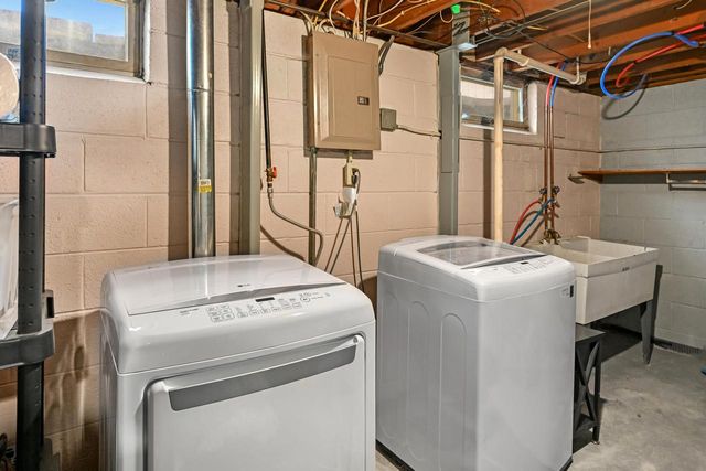 N85W17294 Lee PLACE, Menomonee Falls, WI 53051