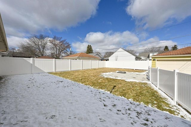 N85W17294 Lee PLACE, Menomonee Falls, WI 53051