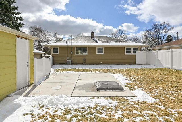 N85W17294 Lee PLACE, Menomonee Falls, WI 53051