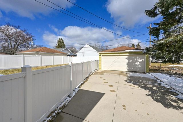 N85W17294 Lee PLACE, Menomonee Falls, WI 53051