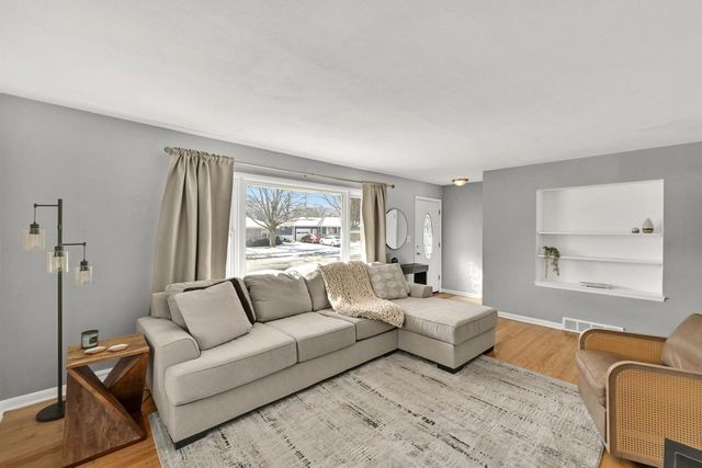 N85W17294 Lee PLACE, Menomonee Falls, WI 53051