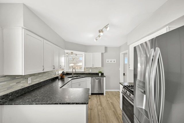 N85W17294 Lee PLACE, Menomonee Falls, WI 53051