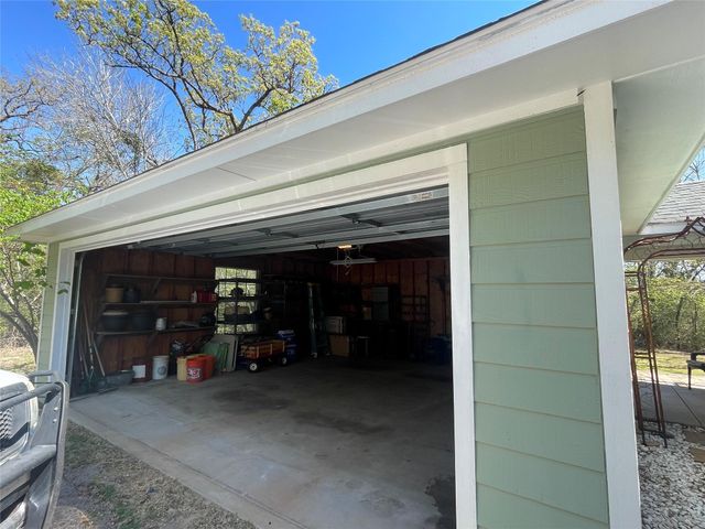 9214 County Road 393, Jewett, TX 75846