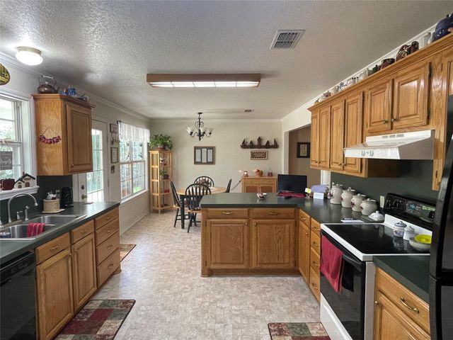 9214 County Road 393, Jewett, TX 75846