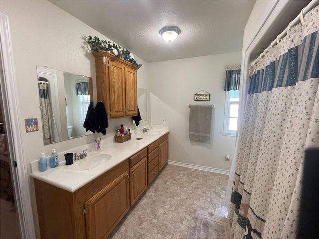 9214 County Road 393, Jewett, TX 75846