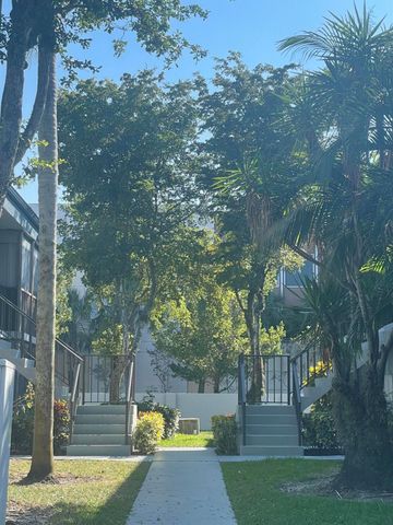 7523 S Oriole Boulevard 102, Delray Beach, FL 33446