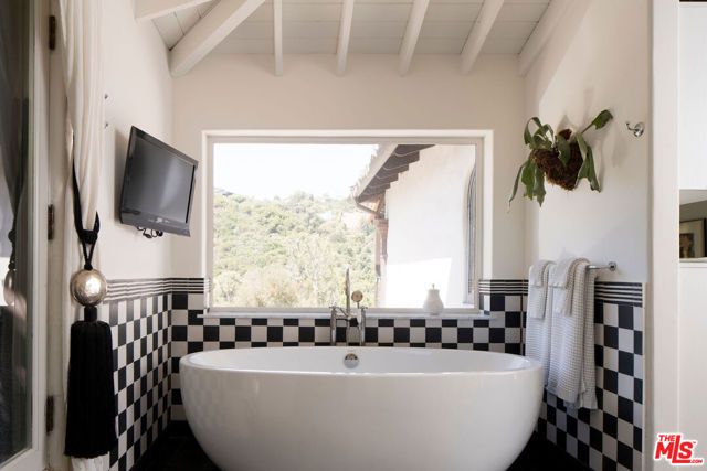 2225 Malaga Road, Los Angeles, CA 90068