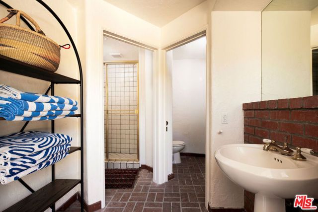 2225 Malaga Road, Los Angeles, CA 90068