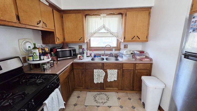7408 W Carmen AVENUE, Milwaukee, WI 53218