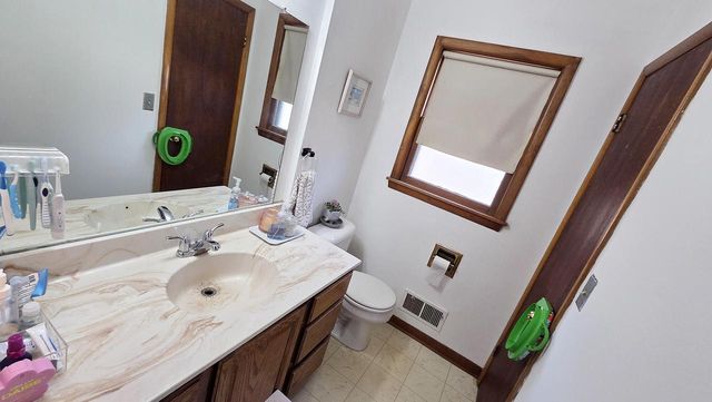 7408 W Carmen AVENUE, Milwaukee, WI 53218