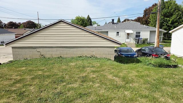 7408 W Carmen AVENUE, Milwaukee, WI 53218