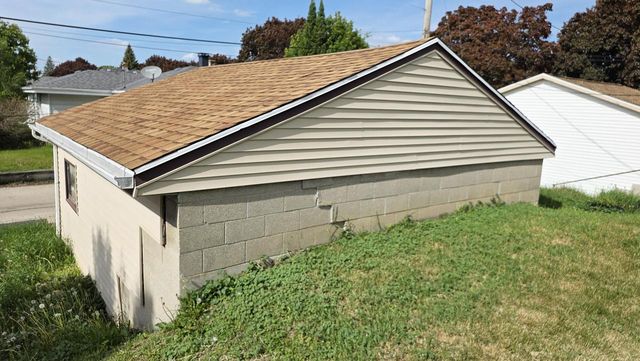 7408 W Carmen AVENUE, Milwaukee, WI 53218