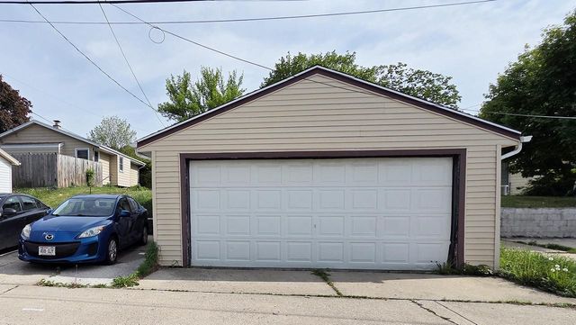 7408 W Carmen AVENUE, Milwaukee, WI 53218