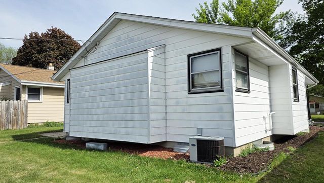 7408 W Carmen AVENUE, Milwaukee, WI 53218