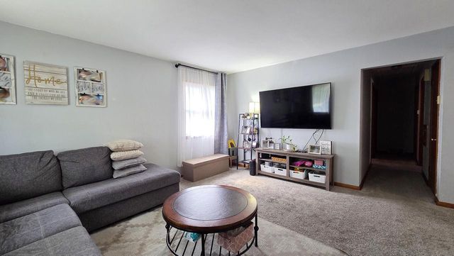 7408 W Carmen AVENUE, Milwaukee, WI 53218