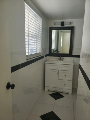 313 SW 1st Court SW L-4, Pompano Beach, FL 33060