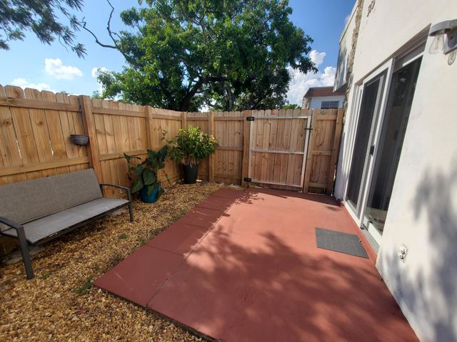 313 SW 1st Court SW L-4, Pompano Beach, FL 33060