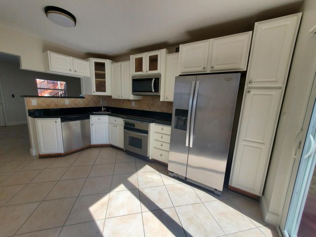 313 SW 1st Court SW L-4, Pompano Beach, FL 33060