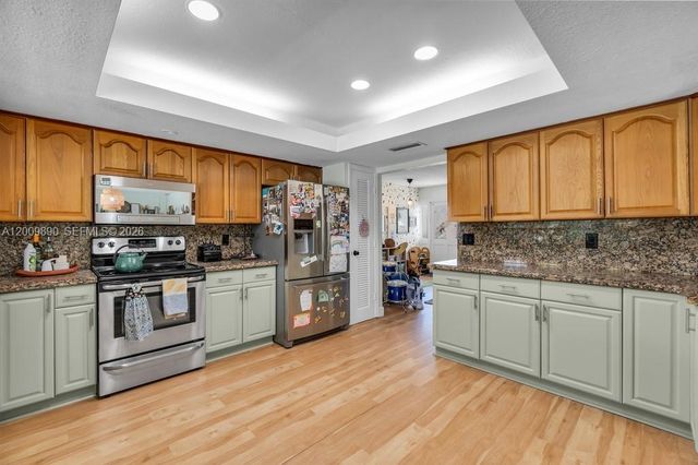 620 Lake Dasha Cir, Plantation, FL 33324