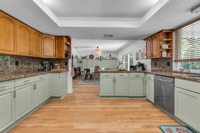 620 Lake Dasha Cir, Plantation, FL 33324