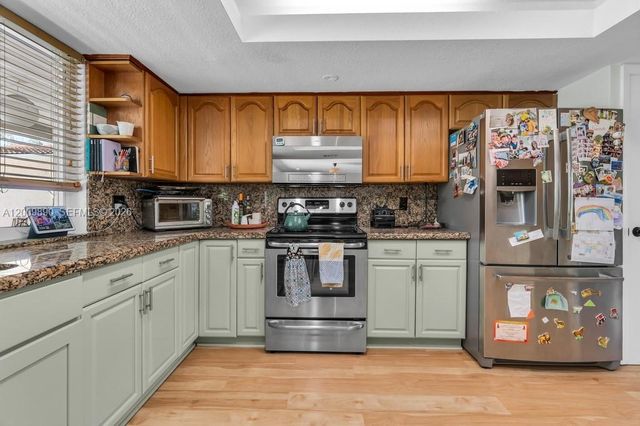 620 Lake Dasha Cir, Plantation, FL 33324