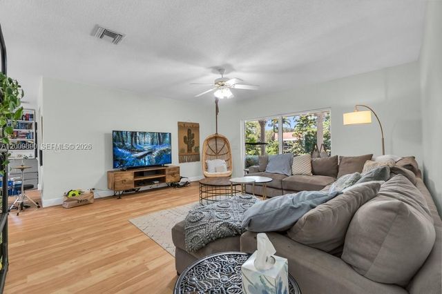 620 Lake Dasha Cir, Plantation, FL 33324