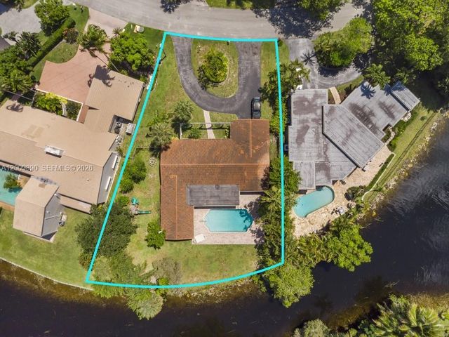 620 Lake Dasha Cir, Plantation, FL 33324