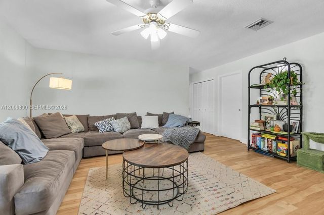 620 Lake Dasha Cir, Plantation, FL 33324
