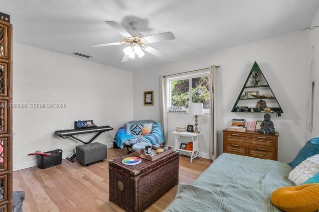 620 Lake Dasha Cir, Plantation, FL 33324