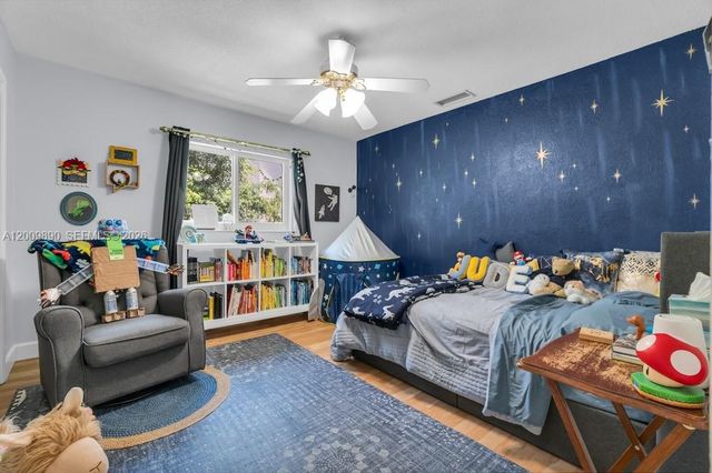 620 Lake Dasha Cir, Plantation, FL 33324